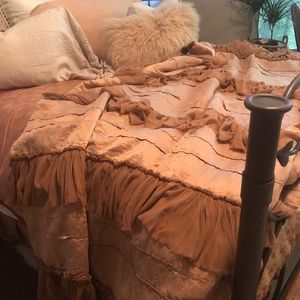 Bella Notte peach Valentina wedding blanket